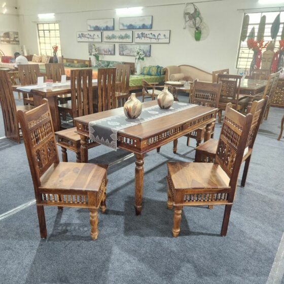 Gilli_Dining_Set_with_chairs