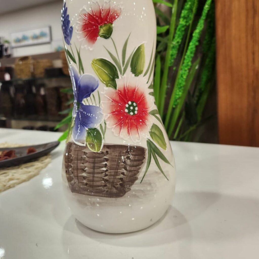Ceramic_Flower_Vase_L-H-8-9-Close_view