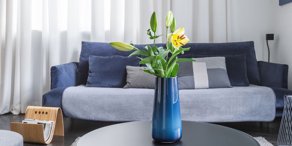 flower_vase_on_a_table