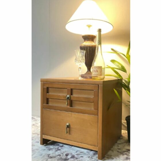 Wooden_Bed_Side_Table_ET_36_with_lamp