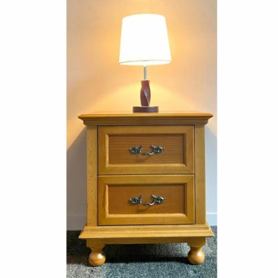 Woooden_Bed_Side_Table_With_Storage_ET29_With_Lamp