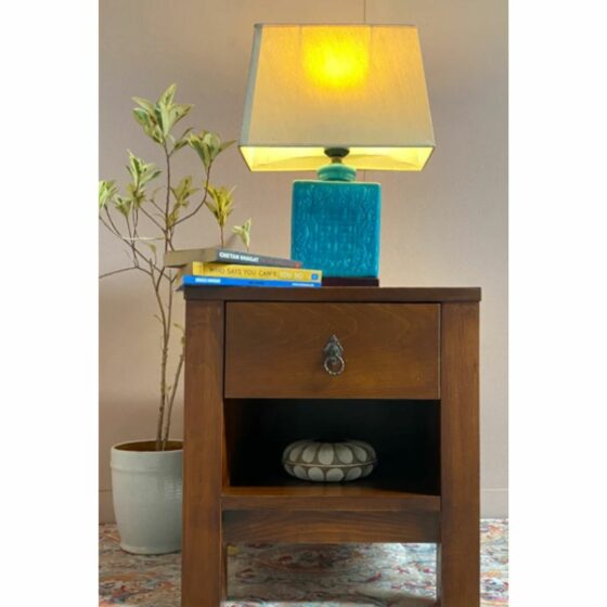 Wooden_Bed_Side_Table_ET_33_With_Lamp