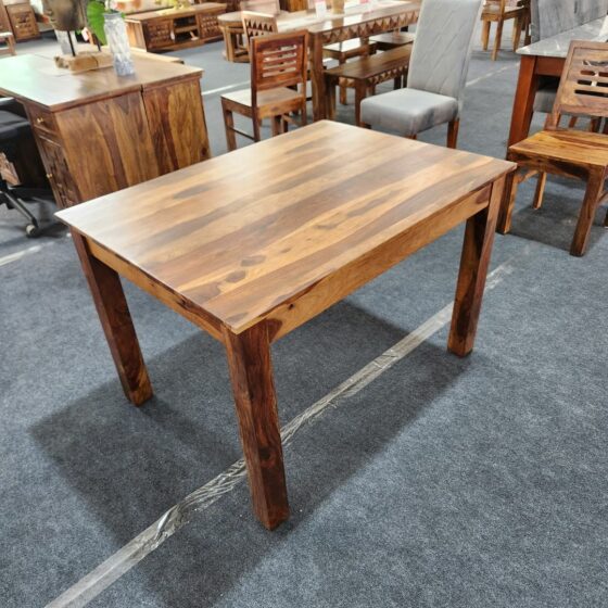 Peter_Dining_Set_table_side