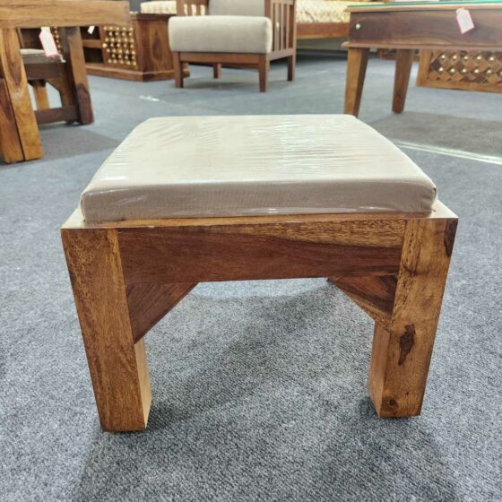 Bhakhra _1+4_Center_table_with_Stool_front-top