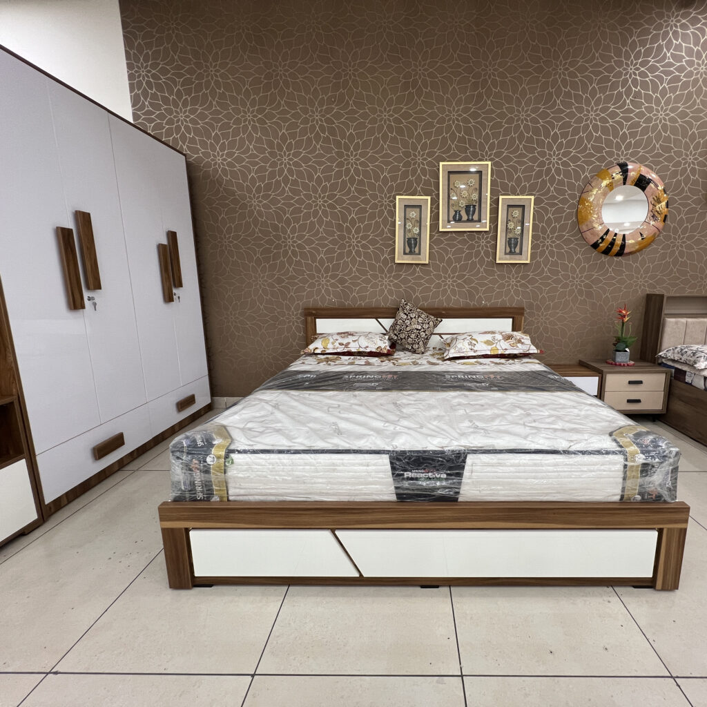 Sueno Engineered wood bed room set